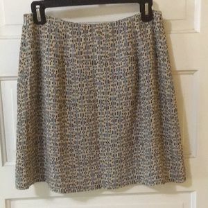 Banana Republic mini skirt size 8, 100% rayon.